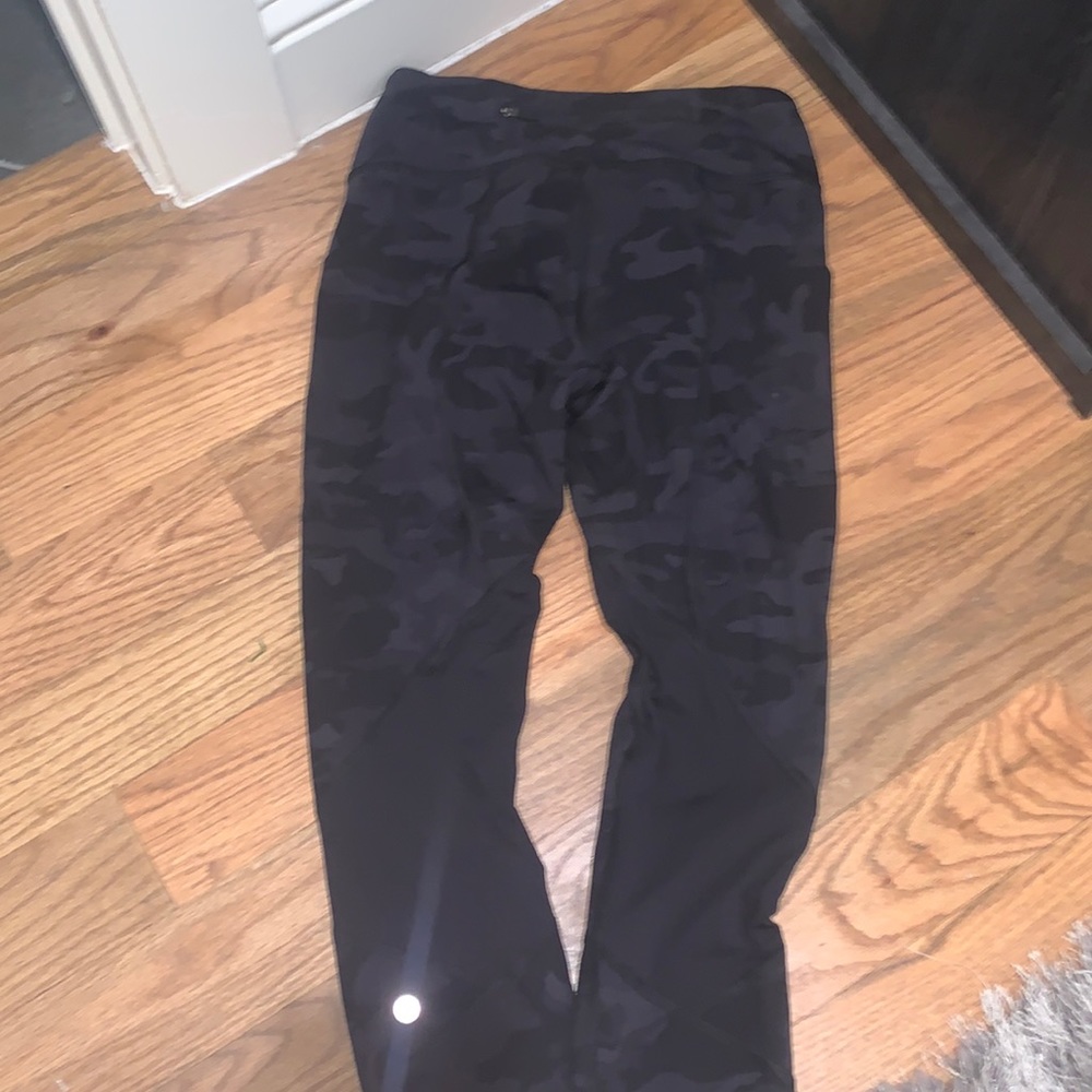 LULU FAST AND FREE CROPPED LEGGINGS